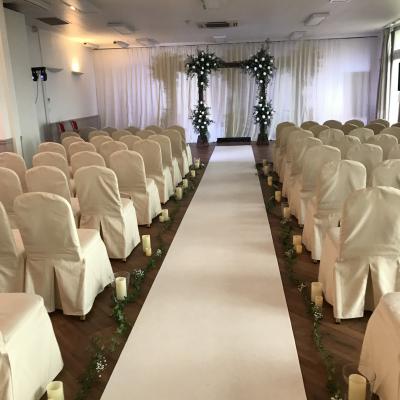 Mariage décoration banc @Fleurs de Conflans