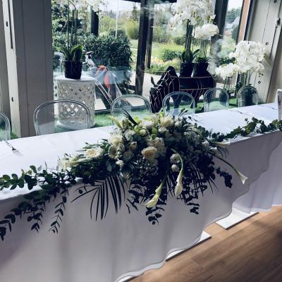 Mariage décoration composition table des mariés @Fleurs de Conflans