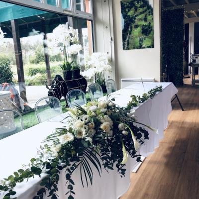 Mariage décoration composition table des mariés @Fleurs de Conflans